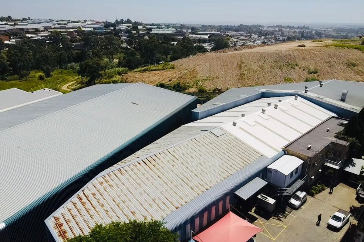 2,728m2 Industrial Facility with 3 Entrances | 200 Amps Power | For Sale - Photo 3