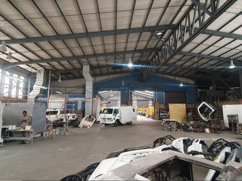 2,728m2 Industrial Facility with 3 Entrances | 200 Amps Power | For Sale - Photo 9