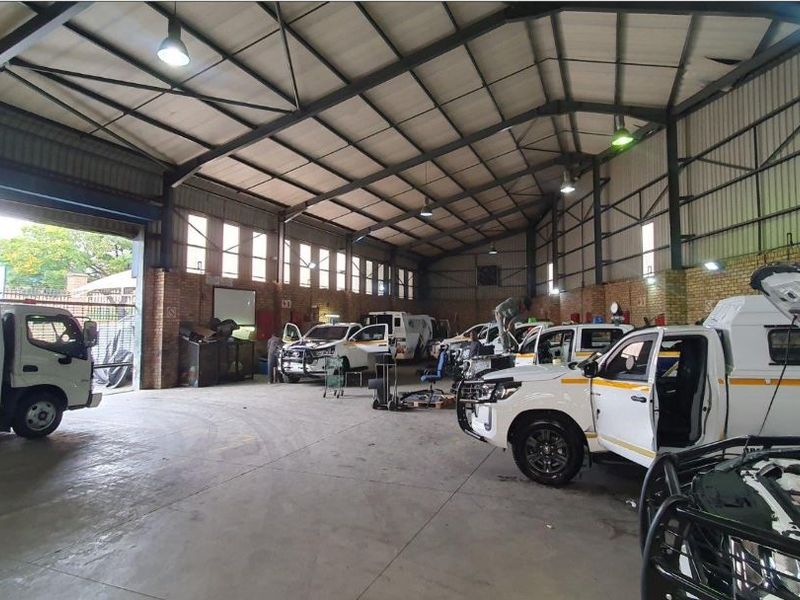 2,728m2 Industrial Facility with 3 Entrances | 200 Amps Power | For Sale - Photo 8
