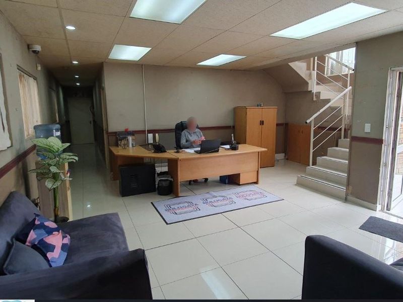 2,728m2 Industrial Facility with 3 Entrances | 200 Amps Power | For Sale - Photo 7