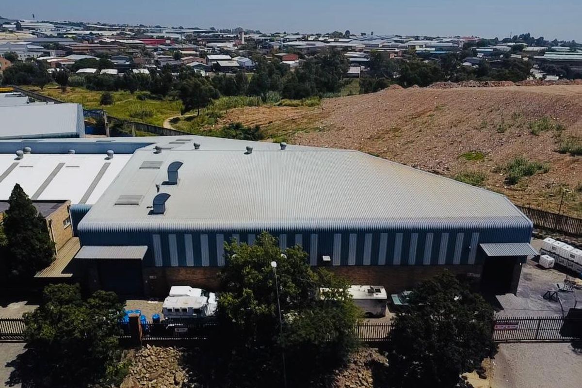 2,728m2 Industrial Facility with 3 Entrances | 200 Amps Power | For Sale - Photo 5