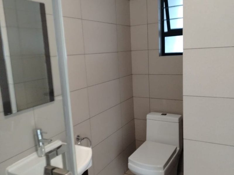 2 bed 1 bath apart for sale in Carlswald - Photo 3