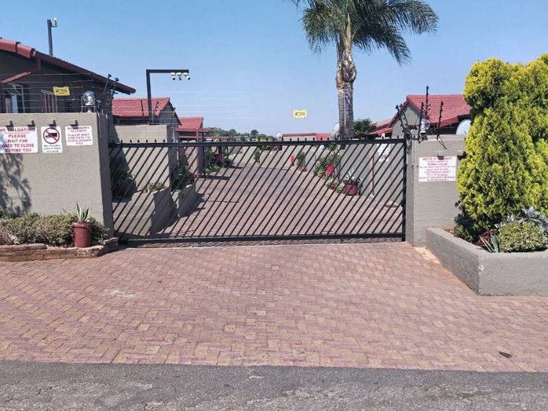 3 BEDROOM FOR SALE IN GEORGINIA ROODEPOORT  - Photo 8