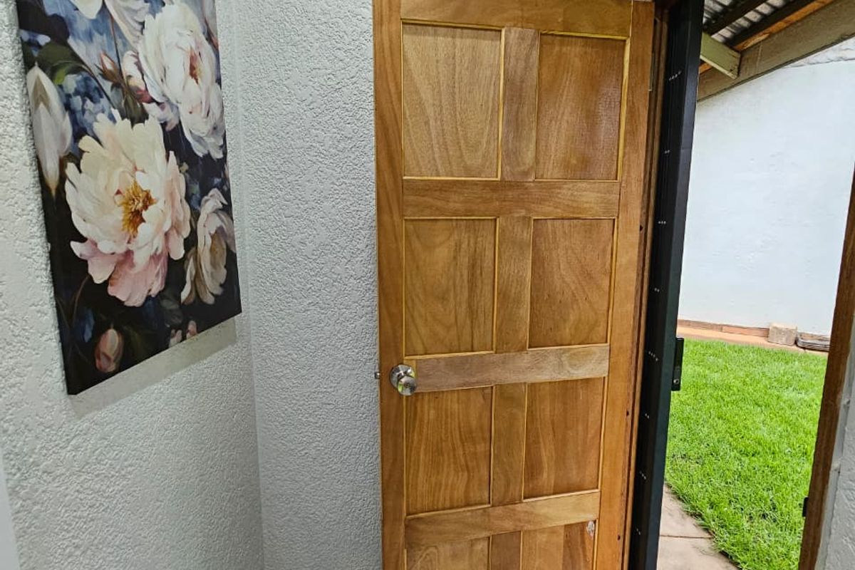 Rare Space, Sun-Filled Living & Exceptional Opportunity in Irene Park / Awesome opportunity for Air b@b - Photo 3