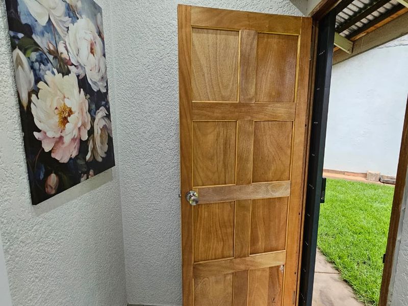 Rare Space, Sun-Filled Living & Exceptional Opportunity in Irene Park / Awesome opportunity for Air b@b - Photo 3