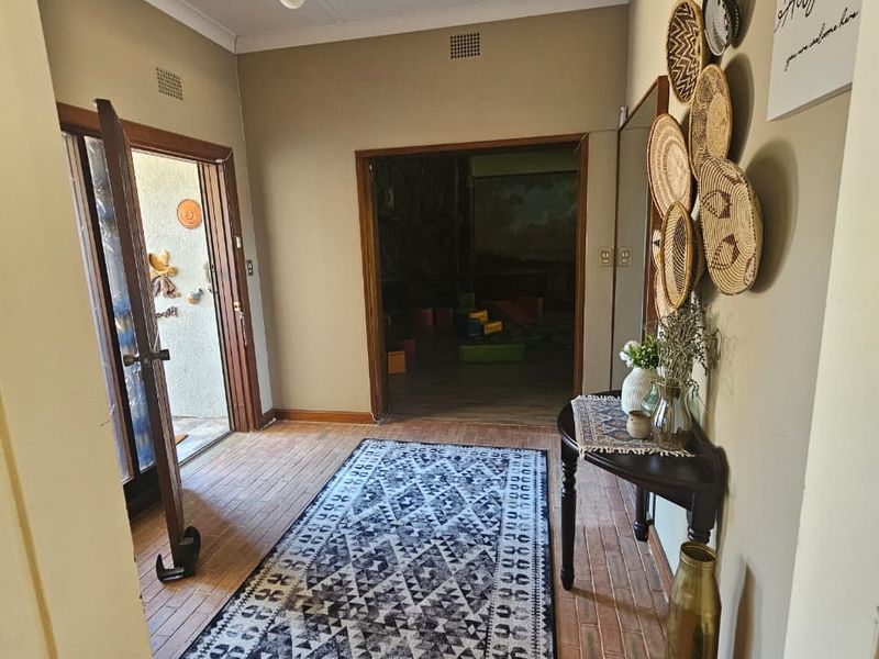 Rare Space, Sun-Filled Living & Exceptional Opportunity in Irene Park / Awesome opportunity for Air b@b - Photo 4