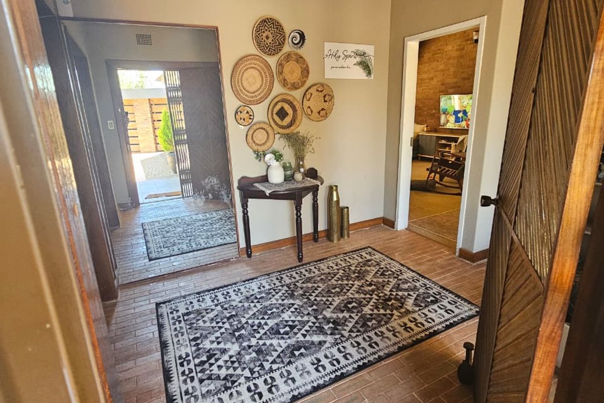 Rare Space, Sun-Filled Living & Exceptional Opportunity in Irene Park / Awesome opportunity for Air b@b - Photo 5