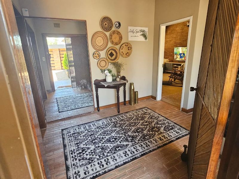 Rare Space, Sun-Filled Living & Exceptional Opportunity in Irene Park / Awesome opportunity for Air b@b - Photo 5