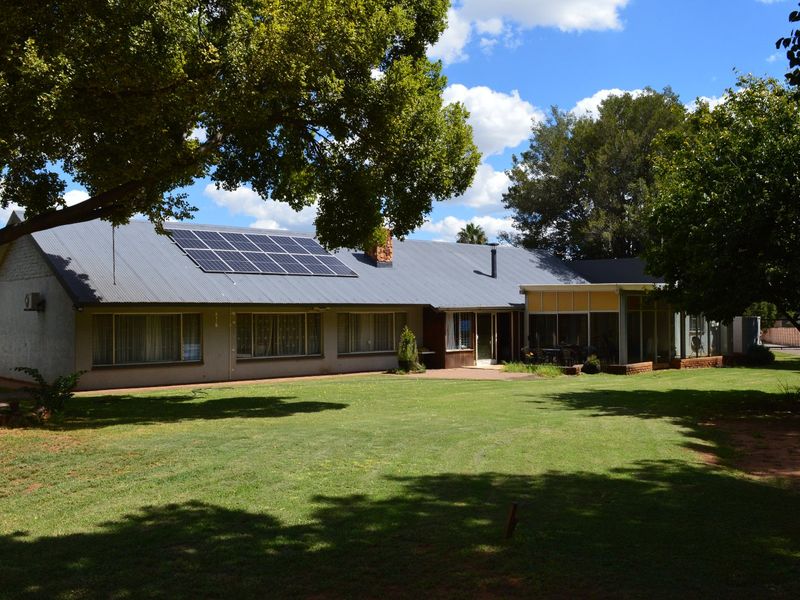 Rare Space, Sun-Filled Living & Exceptional Opportunity in Irene Park / Awesome opportunity for Air b@b - Photo 2