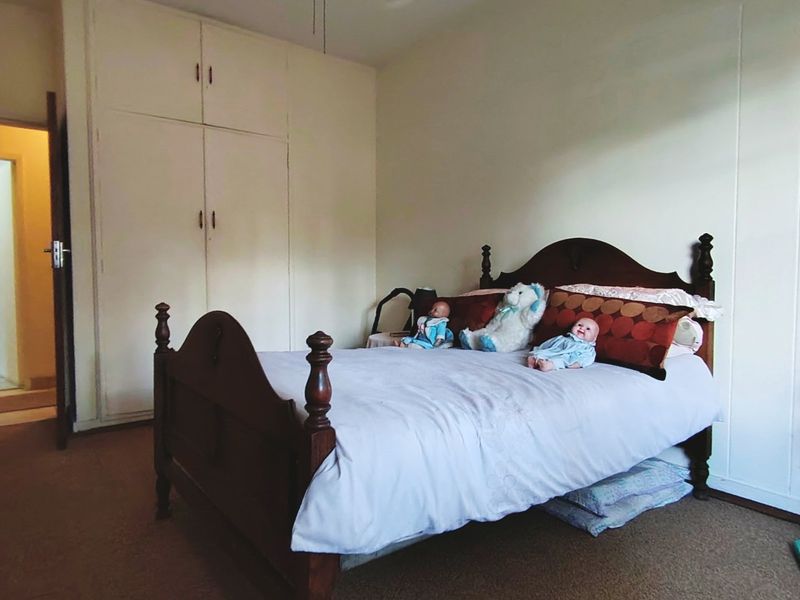 Neat 2 Bedroom Apartment with Garage and Storeroom  - Photo 6