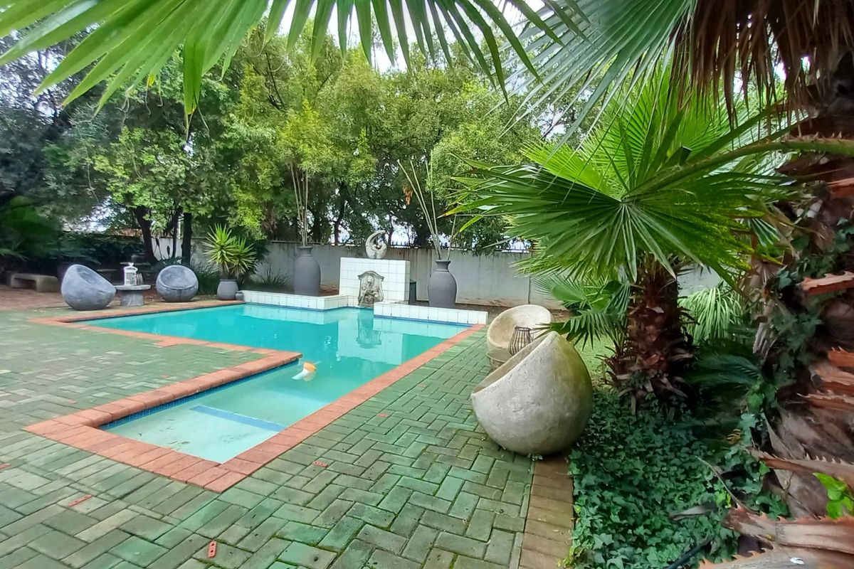 Charming Family Mansion For Sale in SE3 - Photo 2