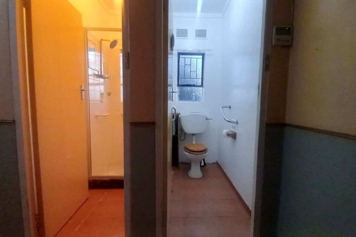 Spacious Family Home with Flatlet  - Photo 4