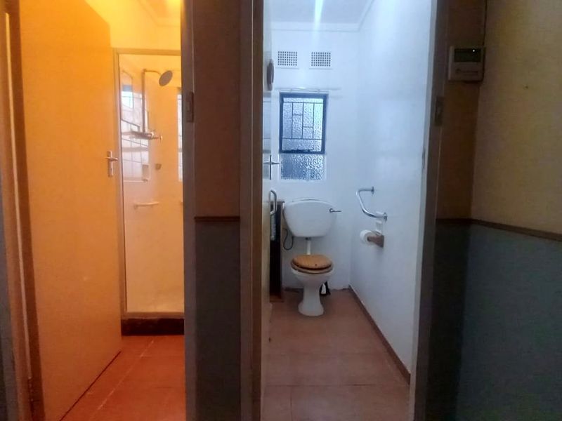 Spacious Family Home with Flatlet  - Photo 4