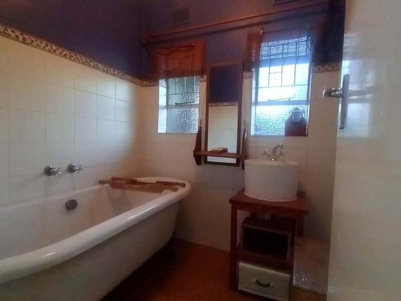 Spacious Family Home with Flatlet  - Photo 10