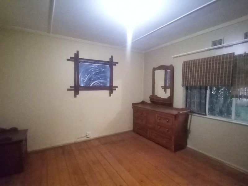 Spacious Family Home with Flatlet  - Photo 7