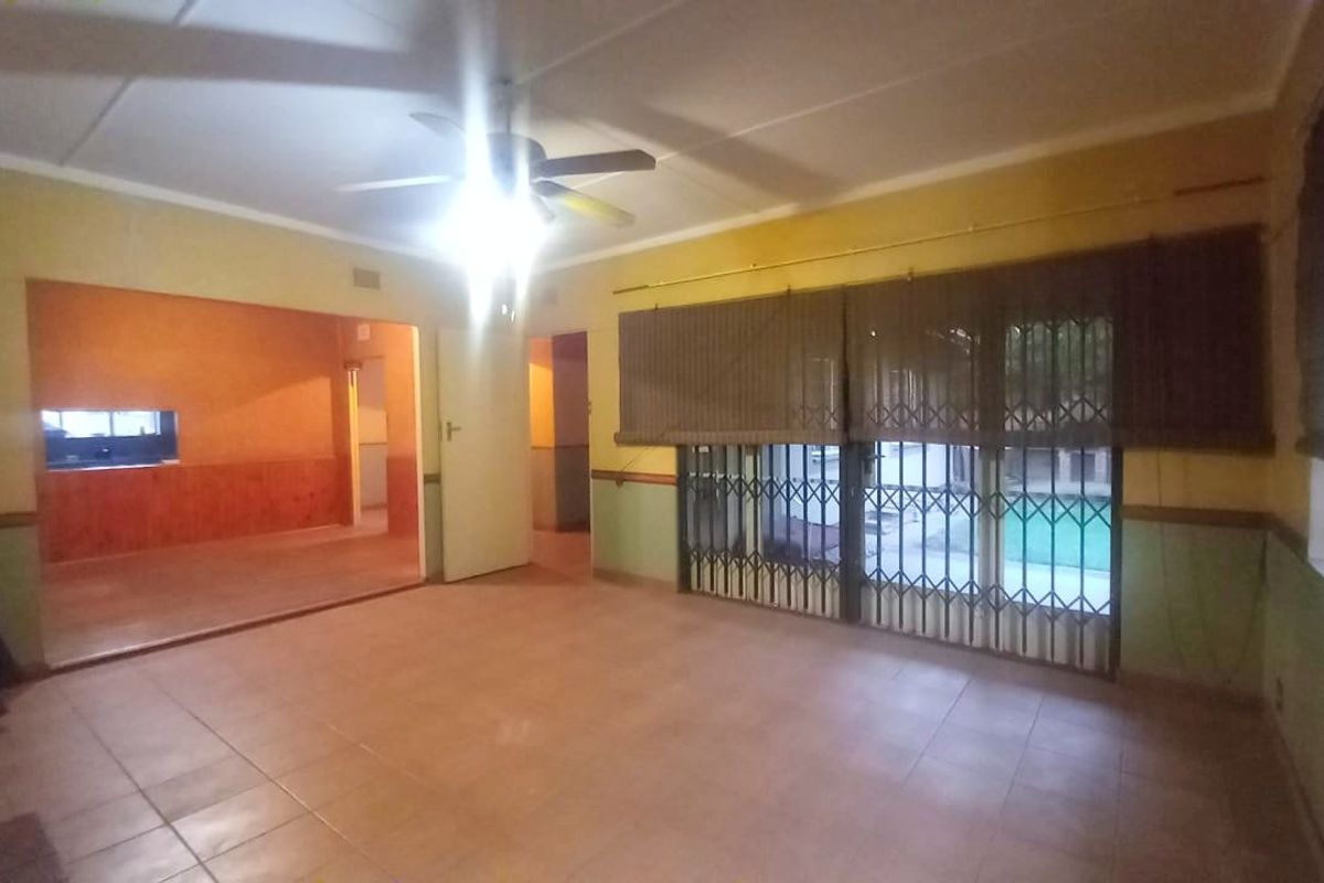 Spacious Family Home with Flatlet  - Photo 2