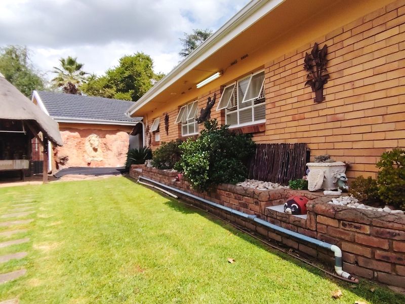Neat three bedroom family home for sale in Rothdene - Photo 3
