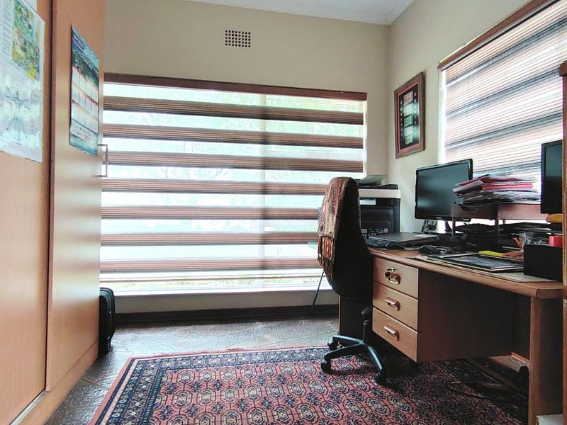 Neat three bedroom family home for sale in Rothdene - Photo 10