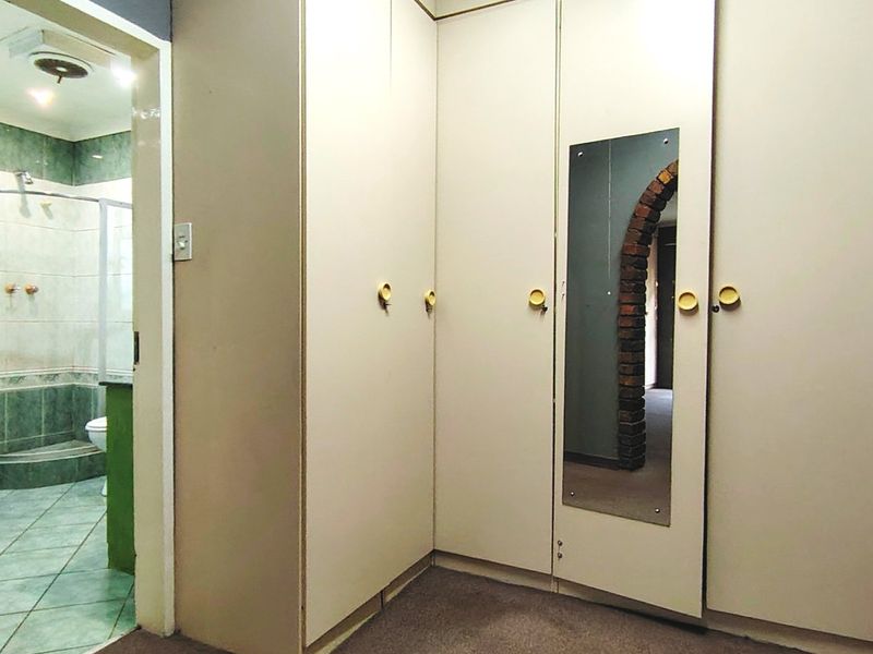 Neat three bedroom family home for sale in Rothdene - Photo 8