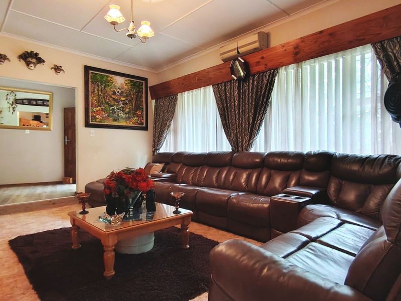 Neat three bedroom family home for sale in Rothdene - Photo 9