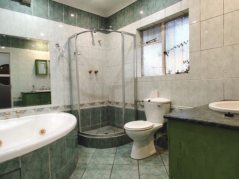 Neat three bedroom family home for sale in Rothdene - Photo 7