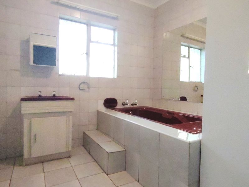 Neat three bedroom family home for sale in Rothdene - Photo 6