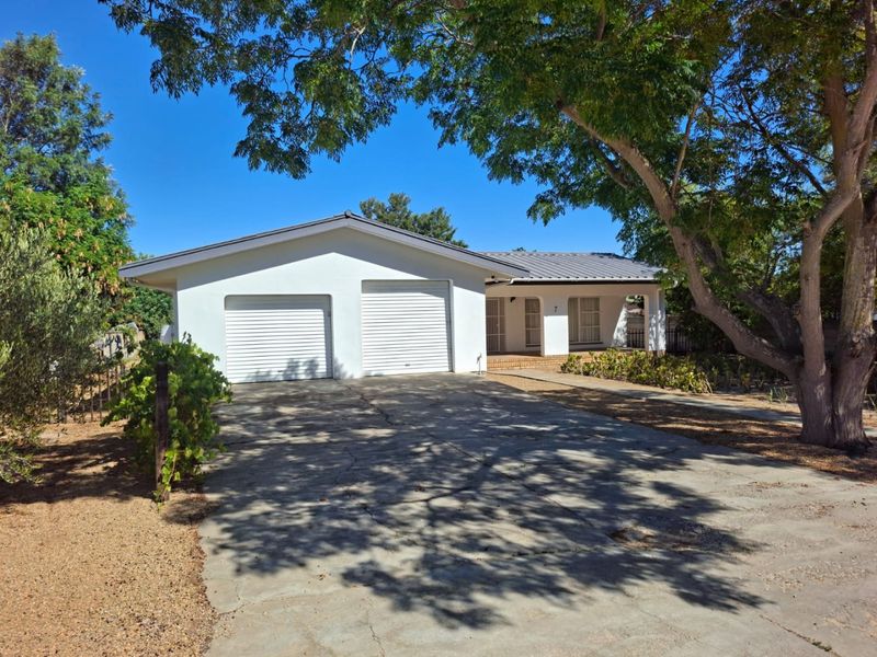 Spacious 4 Bedroom Family Home on Large Double Erf For Sale near Hopefield High School  - Photo 2