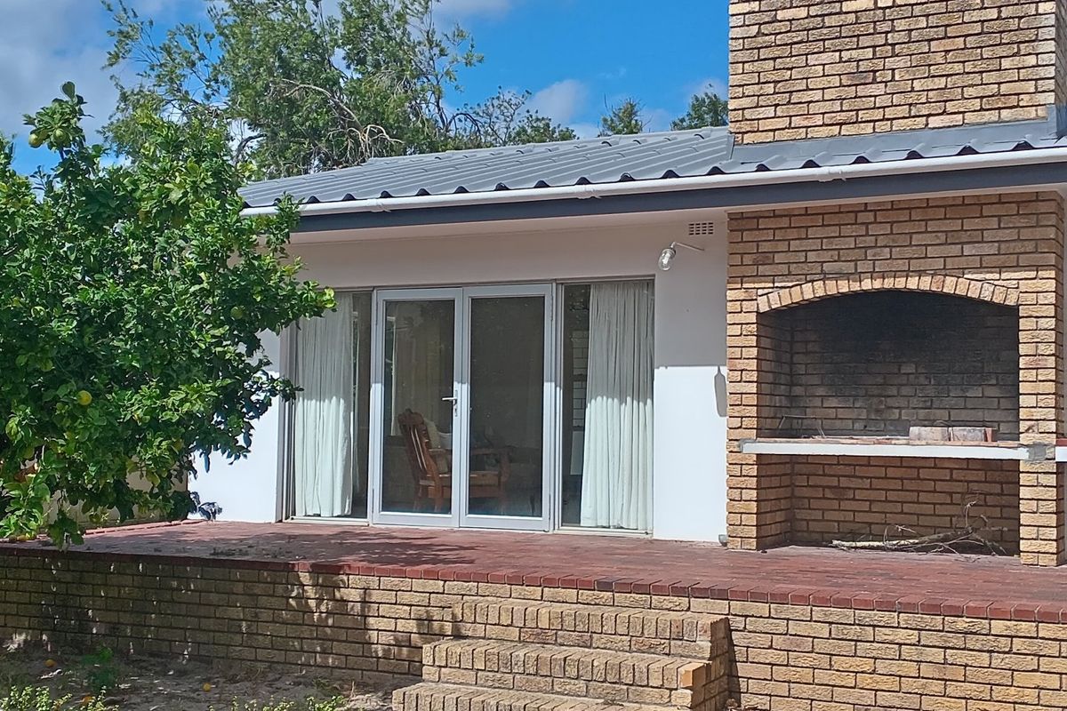 Spacious 4 Bedroom Family Home on Large Double Erf For Sale near Hopefield High School  - Photo 3