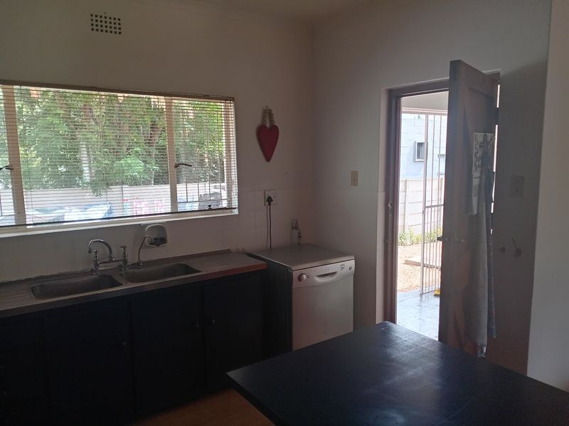 Spacious 4 Bedroom Family Home on Large Double Erf For Sale near Hopefield High School  - Photo 9