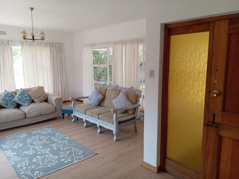 Spacious 4 Bedroom Family Home on Large Double Erf For Sale Opposite Hopefield High School  - Photo 4