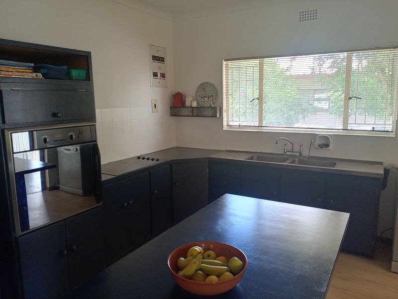 Spacious 4 Bedroom Family Home on Large Double Erf For Sale Opposite Hopefield High School  - Photo 8
