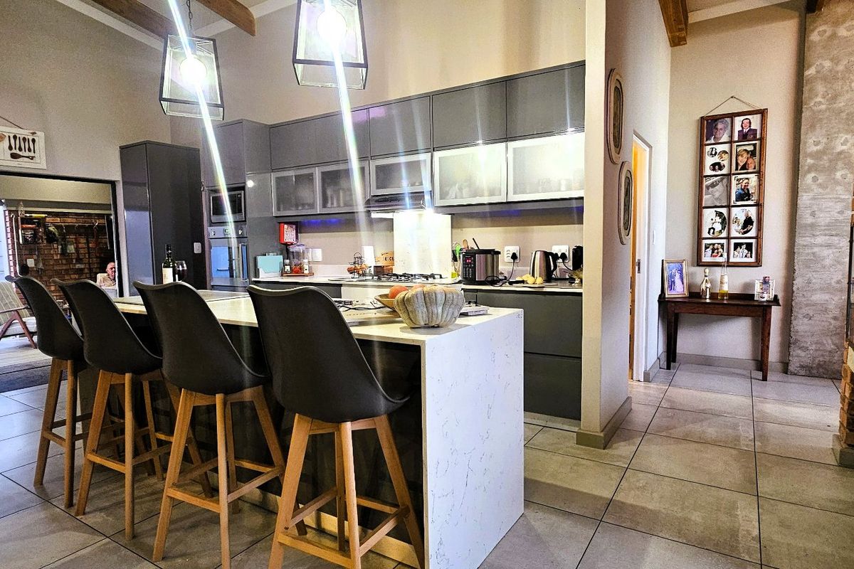 Stylish, Spacious Living on an Extra-Large Stand - Photo 4