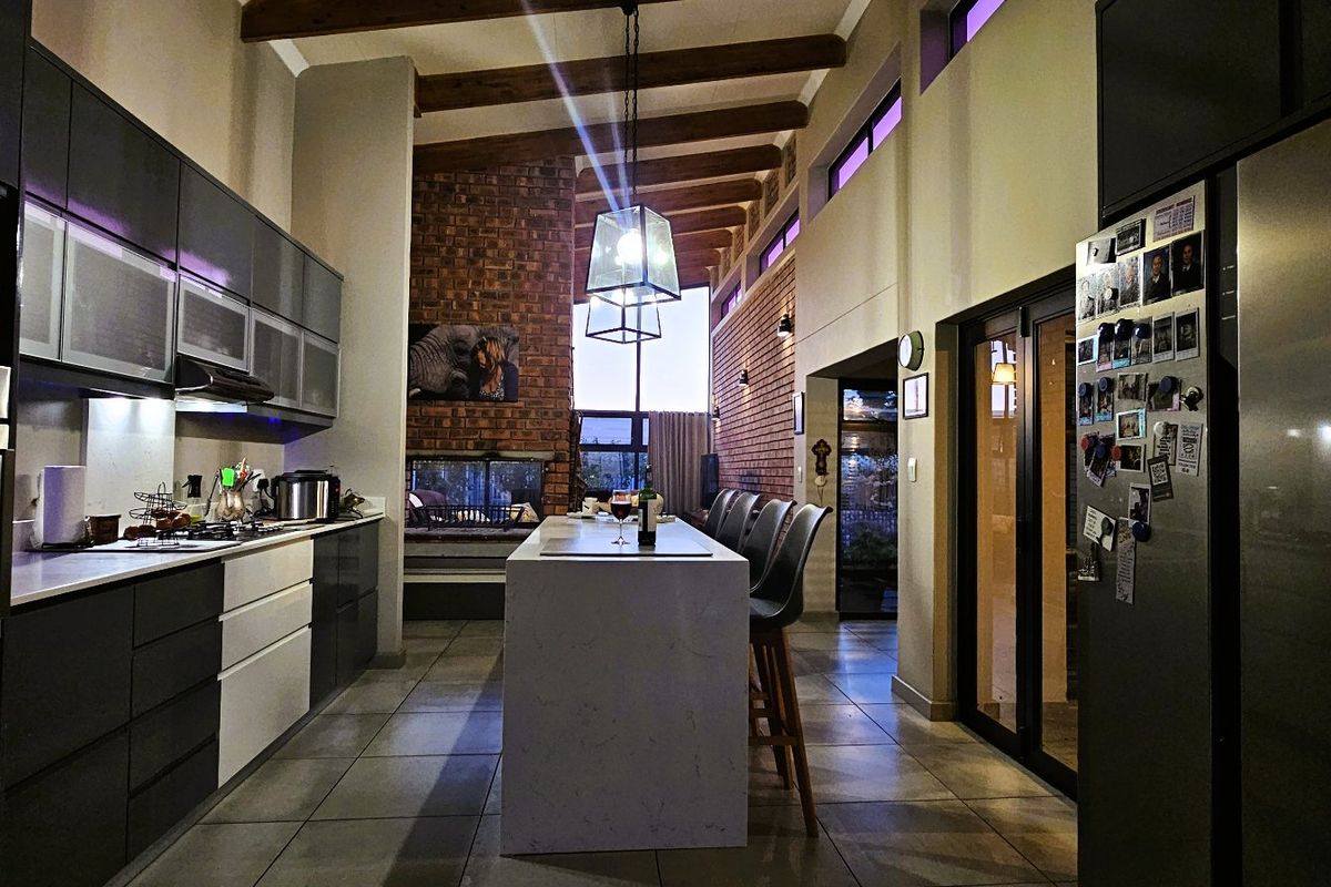 Stylish, Spacious Living on an Extra-Large Stand - Photo 5