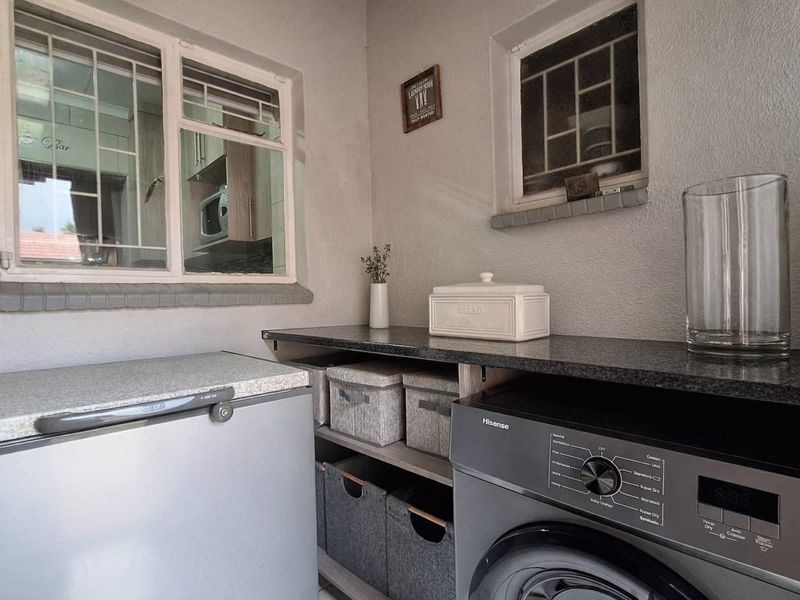 Charming Family Home with Pool & Fantastic Entertainment Area – Meiringspark, Klerksdorp - Photo 8