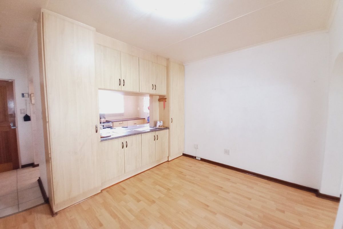 Cosy 3 Bedroom Family Home in a Secure Complex Offering Comfort, Convenience, and Great Potential - Photo 4