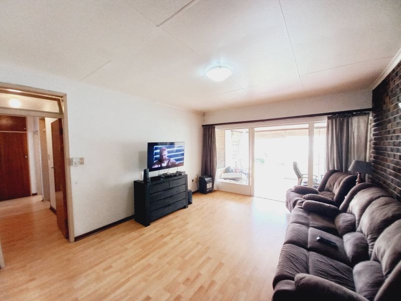 Cosy 3 Bedroom Family Home in a Secure Complex Offering Comfort, Convenience, and Great Potential - Photo 6
