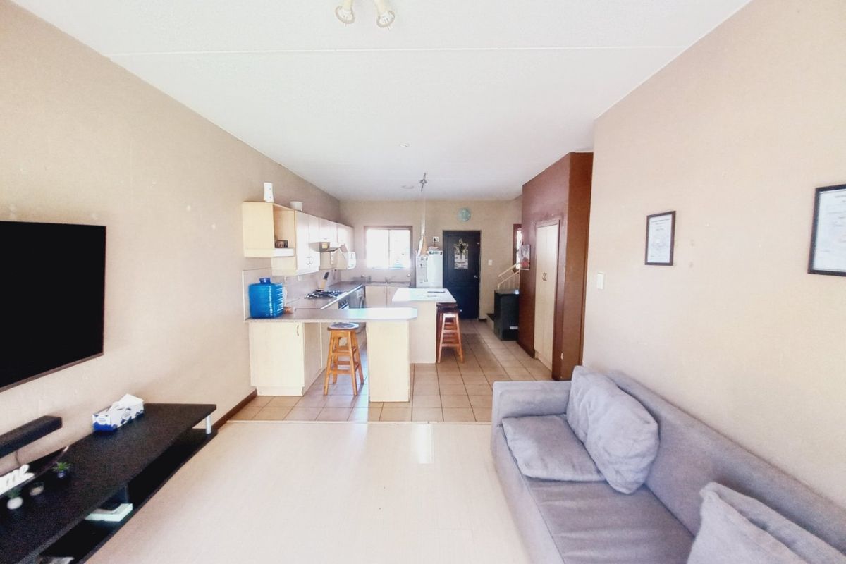 Move-In Ready Duplex Offering Spacious Living in the Sought-After Aloe Place Complex - Photo 2