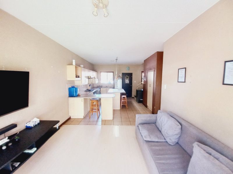 Move-In Ready Duplex Offering Spacious Living in the Sought-After Aloe Place Complex - Photo 2