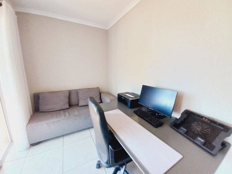 Move-In Ready Duplex Offering Spacious Living in the Sought-After Aloe Place Complex - Photo 8