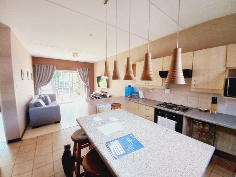 Move-In Ready Duplex Offering Spacious Living in the Sought-After Aloe Place Complex - Photo 6