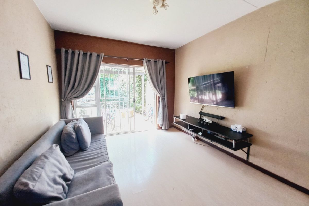 Move-In Ready Duplex Offering Spacious Living in the Sought-After Aloe Place Complex - Photo 3