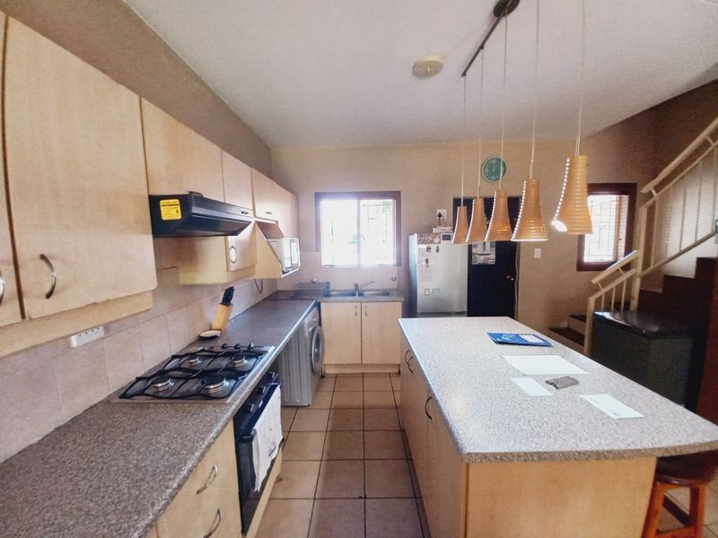 Move-In Ready Duplex Offering Spacious Living in the Sought-After Aloe Place Complex - Photo 4