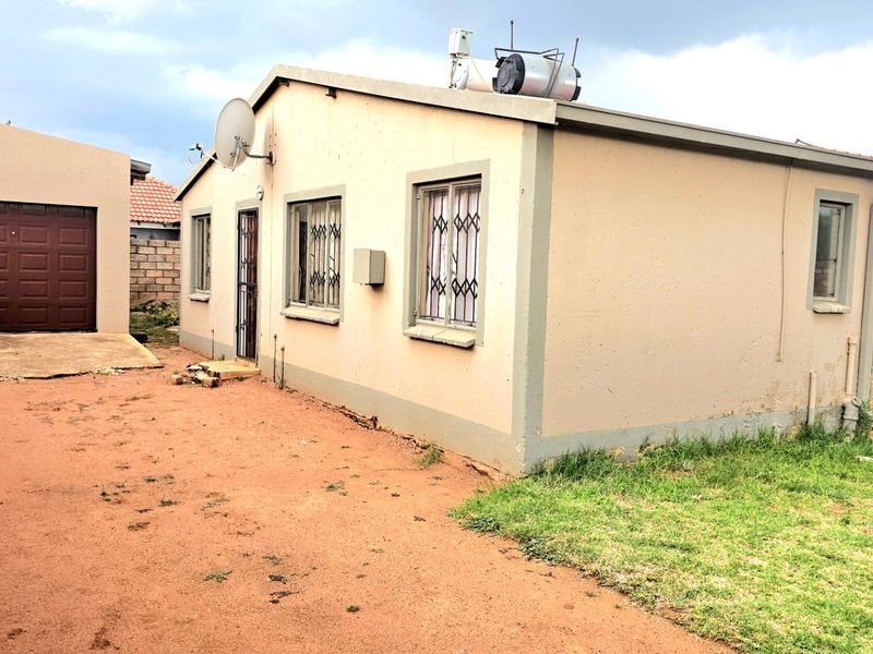 3 Bedroom house  - Photo 2