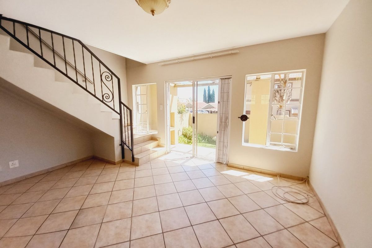 Neat and Secure 2 Bedroom Duplex in the Popular Glen Gardens Complex - Photo 5