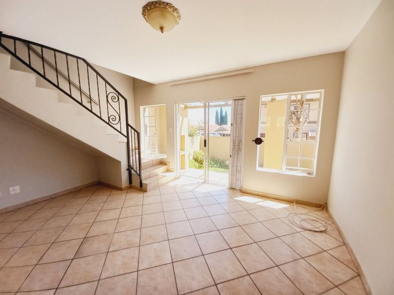 Neat and Secure 2 Bedroom Duplex in the Popular Glen Gardens Complex - Photo 5