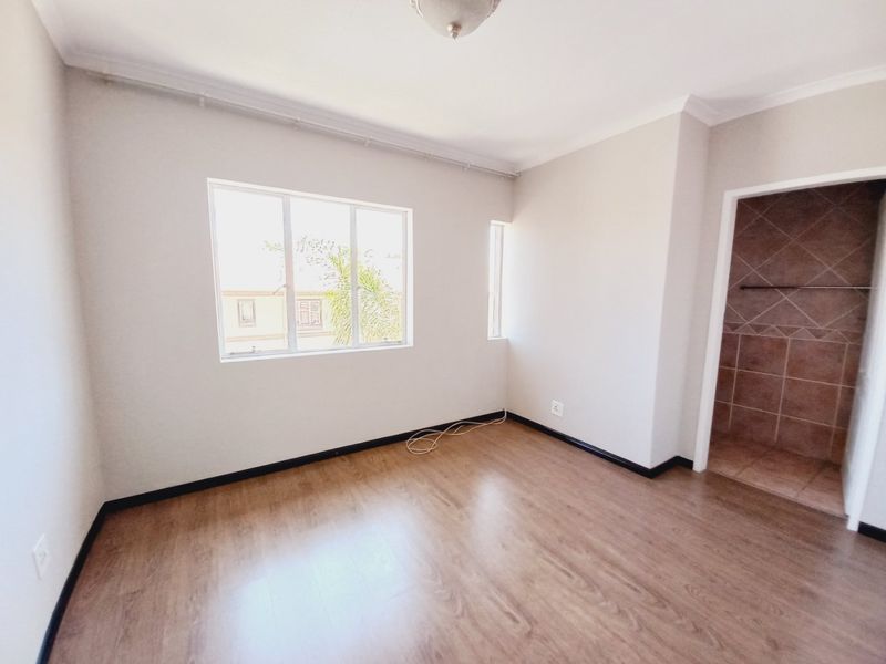 Neat and Secure 2 Bedroom Duplex in the Popular Glen Gardens Complex - Photo 10