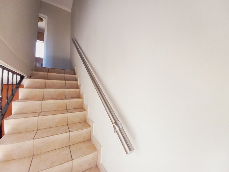 Neat and Secure 2 Bedroom Duplex in the Popular Glen Gardens Complex - Photo 8