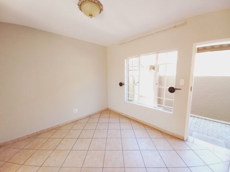 Neat and Secure 2 Bedroom Duplex in the Popular Glen Gardens Complex - Photo 6