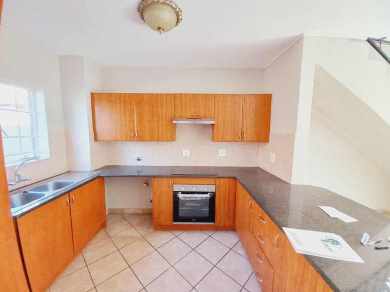 Neat and Secure 2 Bedroom Duplex in the Popular Glen Gardens Complex - Photo 3