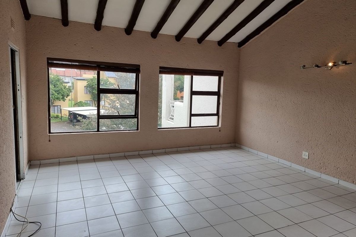 2 Bedroom Apartment for Sale in Edenglen - Secure Pet Friendly Complex - Photo 2